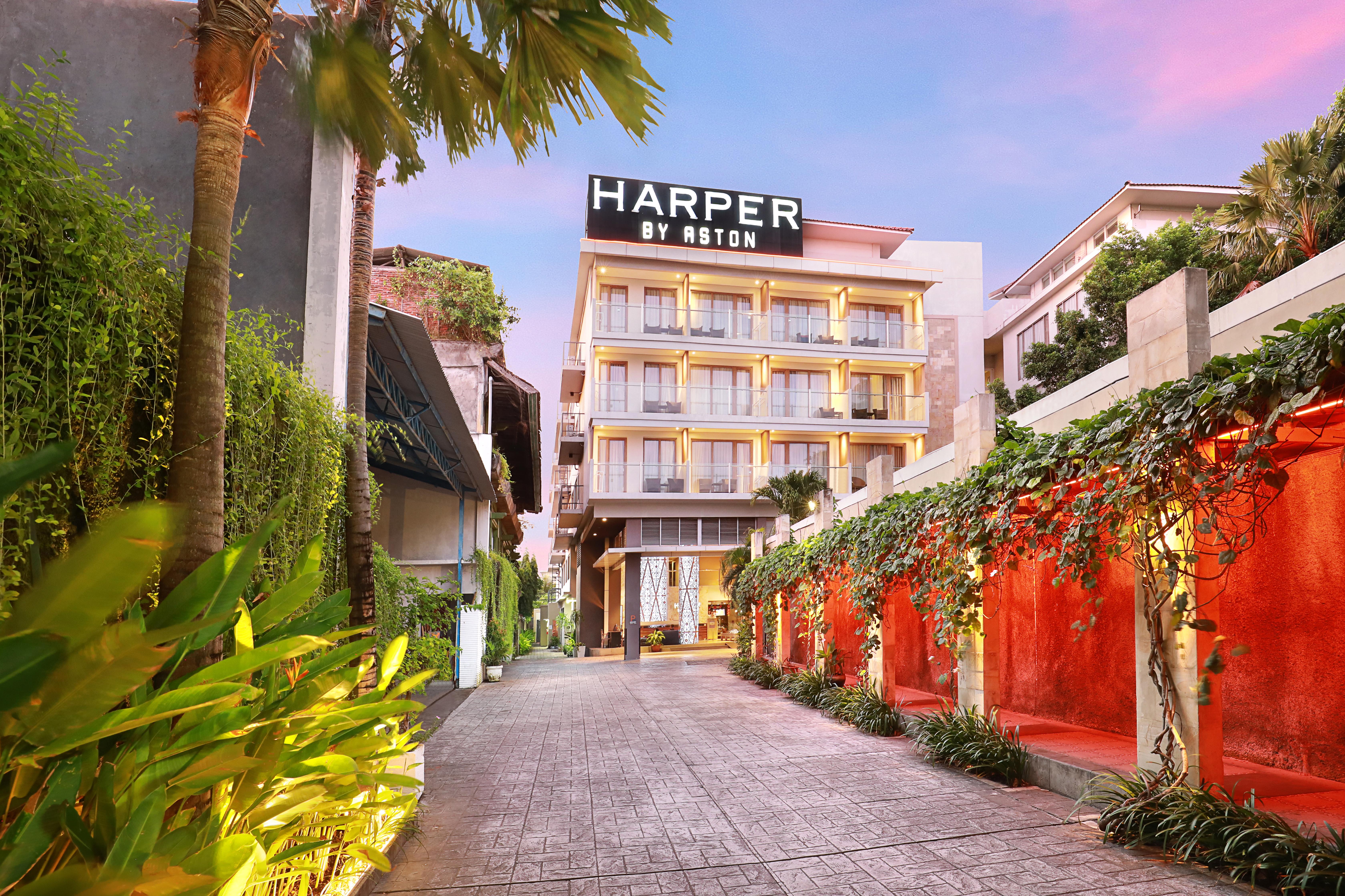 Harper Kuta Hotel By Aston Legian Esterno foto